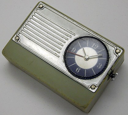 Soviet electro-mechanical alarm clock Luch USSR 1970s