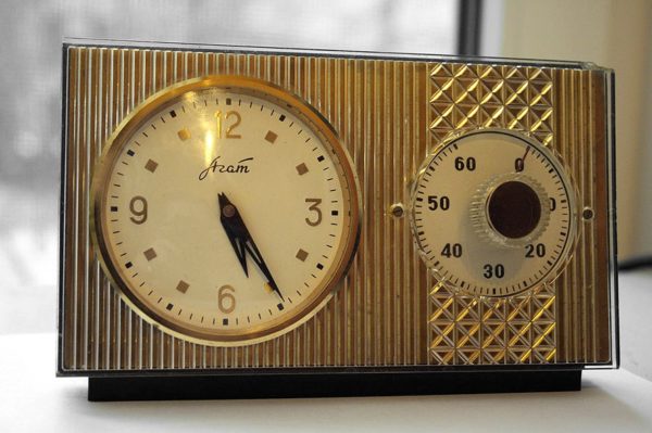 Soviet Vintage ZLATOUST Desk Clock & MOLNIJA 60-Minute Timer USSR 1965