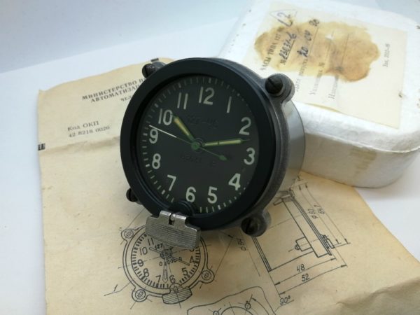 Military Tracked Vehicle 9-Day Clock 127 ChS